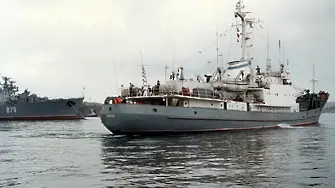 Руски шпионски кораб потъва край Босфора след сблъсък