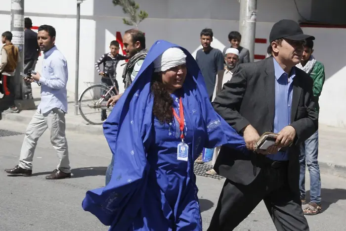 Най-малко 80 убити и 320 ранени след бомба в Кабул близо до посолството ни (ВИДЕО)