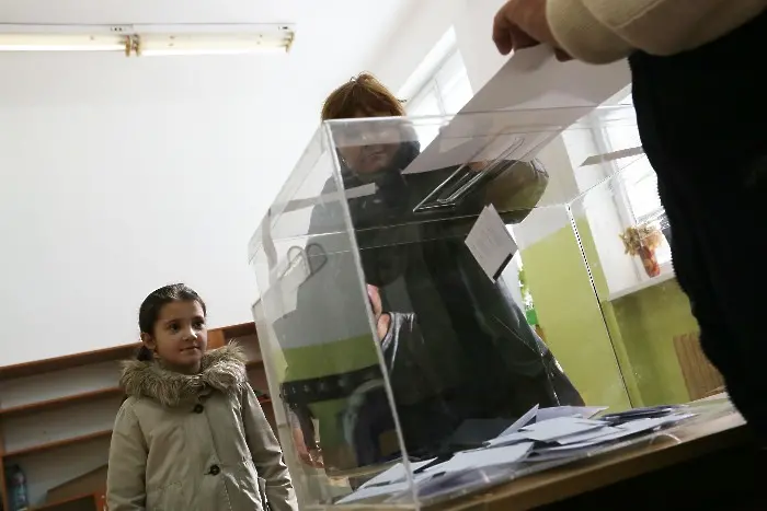 Партиите събрали 5,2 млн. лв. за президентските избори