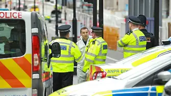 Кола се вряза в пешеходци в Лондон, властите не говорят за тероризъм