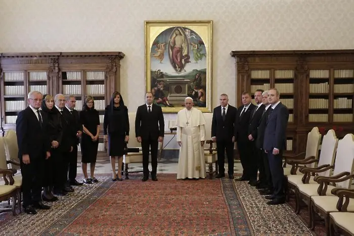 Кой излъга за делегацията ни при папата