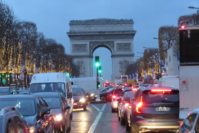 Франция иска Париж да стане новото европейско Сити