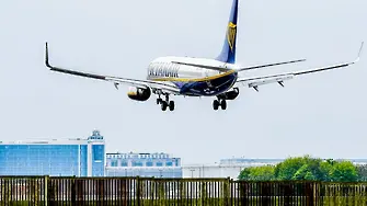 Ryanair отчете рекордна печалба, сваля още цените