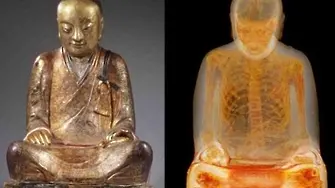 Китайци съдят холандец за мумия на монах, скрита в статуя