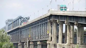 От днес: четири вечери ще затварят Дунав мост при Русе