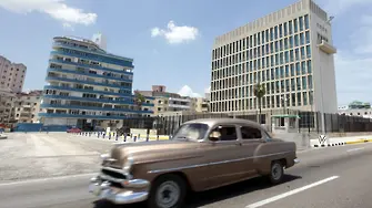 Куба закъса за валута и позволи търговията с долари