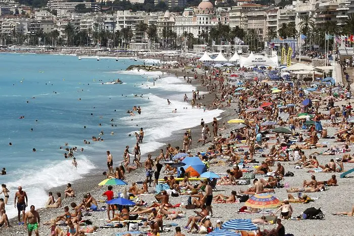 Българите си искат сергиите на плажа, констатира 