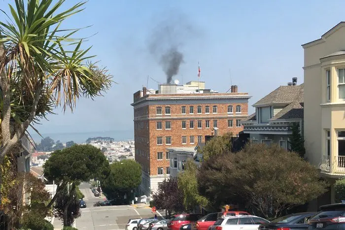 Черен дим над руското консулство в Сан Франциско