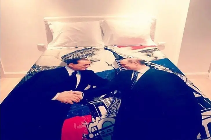 Путин и Берлускони в едно легло