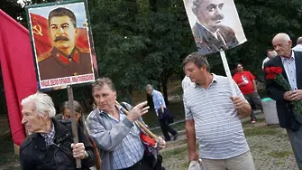 Деветосептемврийска почит начело с другарите Сталин и Димитров