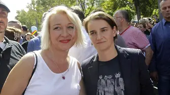 Премиерката на Сърбия участва в гей прайда в Белград