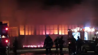 Складове и автосервиз пламнаха в Русе