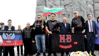 Альоша на 60 години: молебен на Николай Пловдивски и сепаратистки знамена от Източна Украйна
