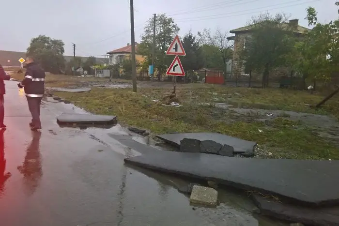 Бургас - водите се оттичат, започва разчистването