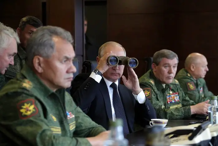 Путин съкрати въоръжените сили с 293-ма души