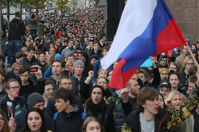 Русия ще наказва родителите и учителите на участници в протести