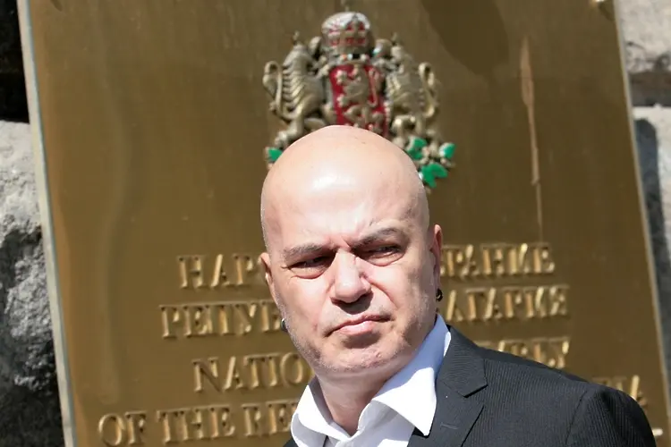 Слави Трифонов търси новите политици