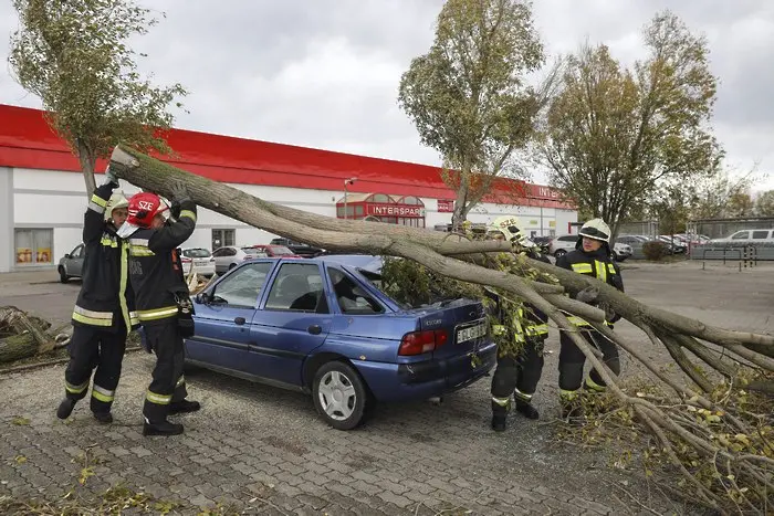 Бури убиха поне петима в Централна Европа (СНИМКИ)