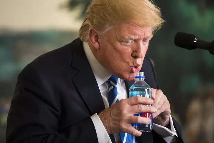 Реч на Тръмп стана новина заради две глътки вода (ВИДЕО)
