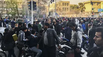 Колко обедняха хората в Иран, за да протестират (ТАБЛИЦИ)