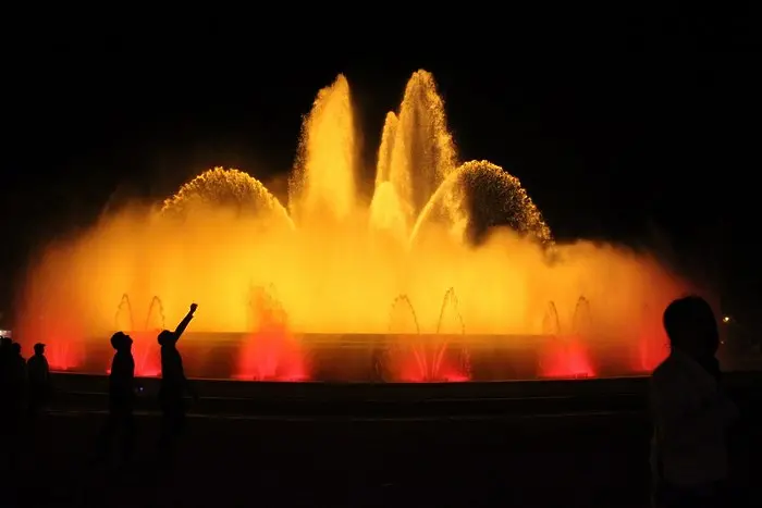 Забраниха жълтите фонтани в Барселона