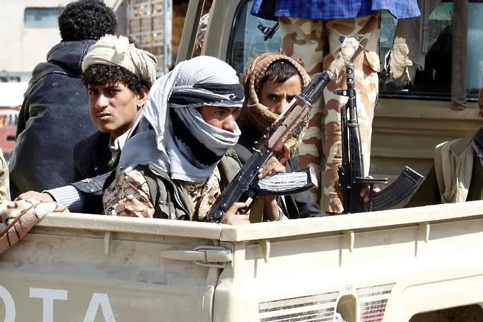 Шиити в Йемен стрелят с ракета по саудитския кралски дворец