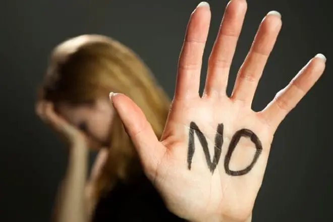 Проучване: 35 процента от британските момичета - обект на сексуален тормоз