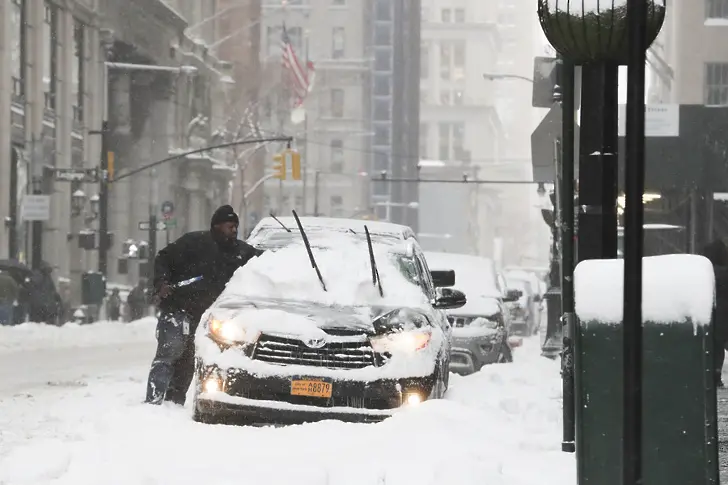 Снежна буря в САЩ взе седем жертви