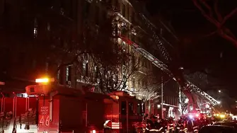 Пожар в блок погуби 12 души в Ню Йорк