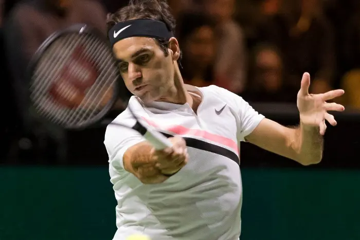 Федерер загуби от 175-ия в света и сдаде върха