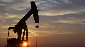 Запасите на САЩ изстреляха петрола нагоре