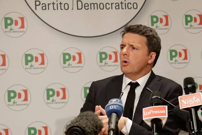 Матео Ренци хвърли оставка като лидер на левицата в Италия