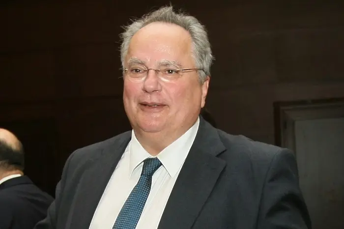 Гръцкият външен министър подаде оставка