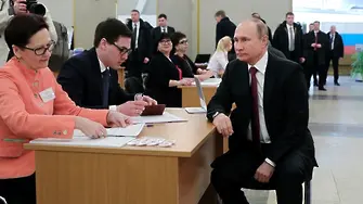 Русия гласува за президент (СНИМКИ)