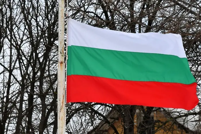 Половината българи не искат демокрация. Никъде другаде в Европа не е така