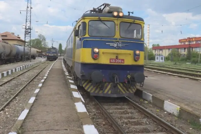 Пламна локомотивът на влака от Бургас за София