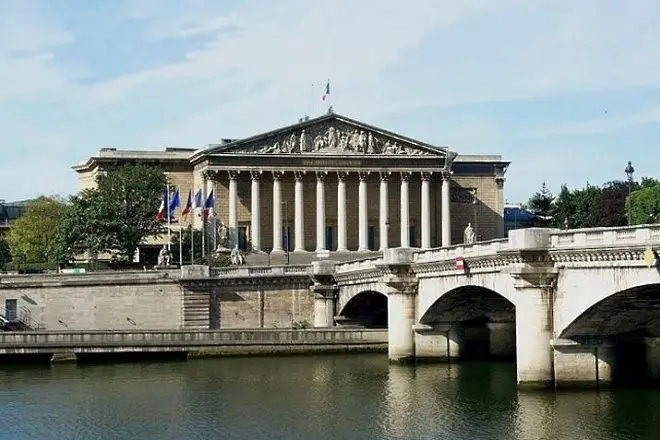Четири картини изчезнаха от френския парламент