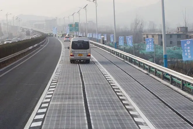 В Китай километър соларна магистрала - ток за 800 семейства