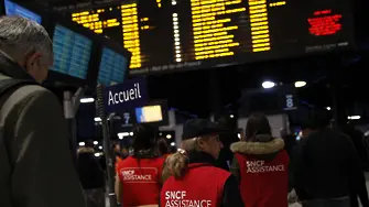 Блокираните на летище в Париж берачи на ягоди се прибраха, заведоха иск