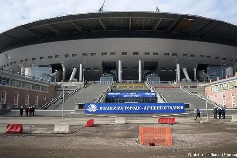 Стряскаща корупция и стадиони за престиж за мондиала в Русия