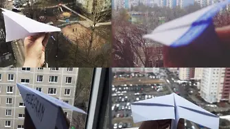 Руснаци обсипаха Москва с хартиени самолетчета (ВИДЕО)