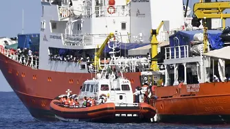 Италия се скара с Франция заради кораба с 629 мигранти