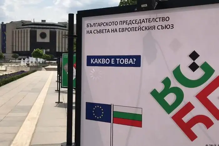 България лъска и чисти за пред Европа, а за българите всичко е само театър