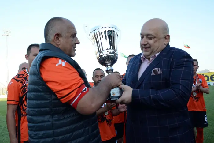 Голмайсторът на първенството за ветерани - Бойко Борисов, купата и тима (СНИМКИ)