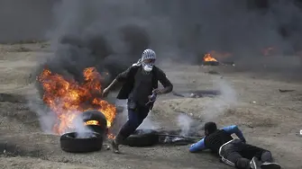 Десетки палестинци убити край ивицата Газа