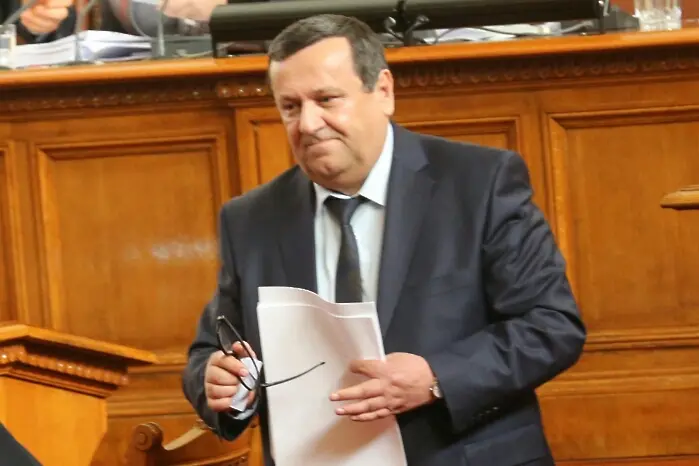 Хасан Адемов: Социалният министър е оставен сам