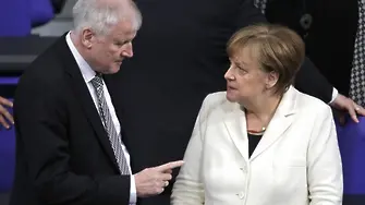 Зеехофер предизвиква Меркел на дуел