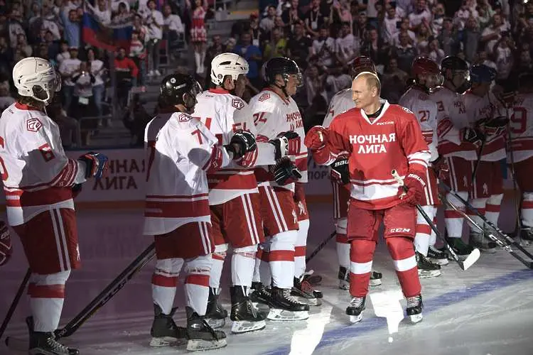 Путин отново хокеист - с пет гола за победата