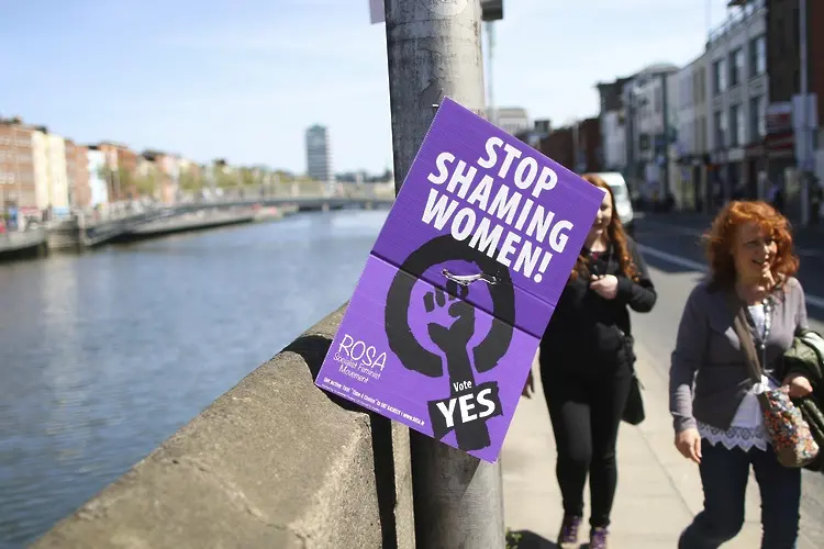 С огромно мнозинство ирландците одобриха абортите