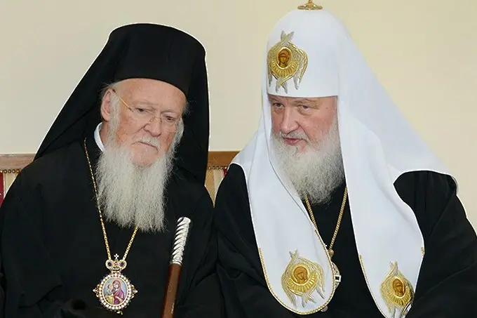 Вселенският патриарх пак вбеси Кирил - обеща Украинска и Македонска църква